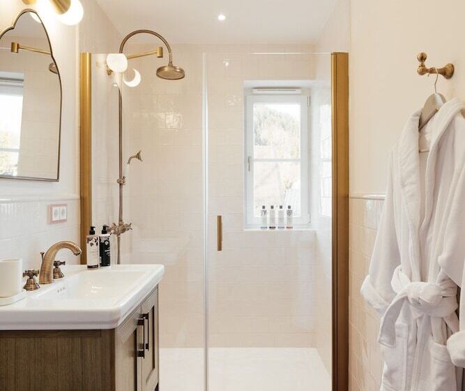 ホテル Villa Alma   A Lakeside Boutique