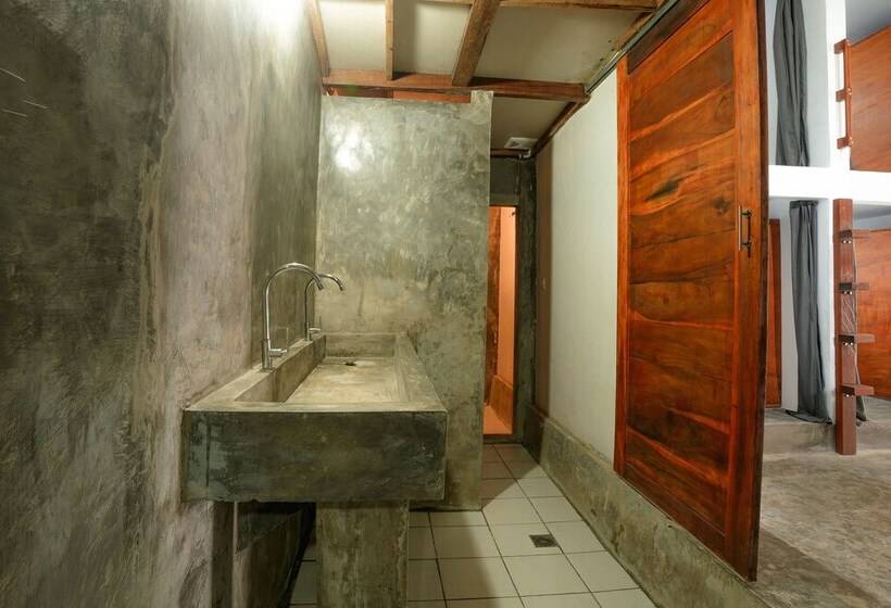 Waiwas Hostel
