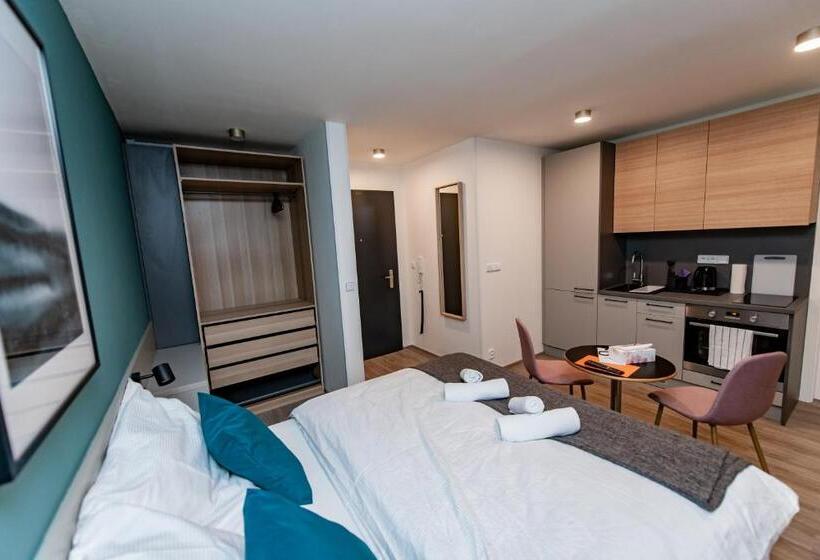 Apartments 4u: Kampus Upstairs Hradec Králové