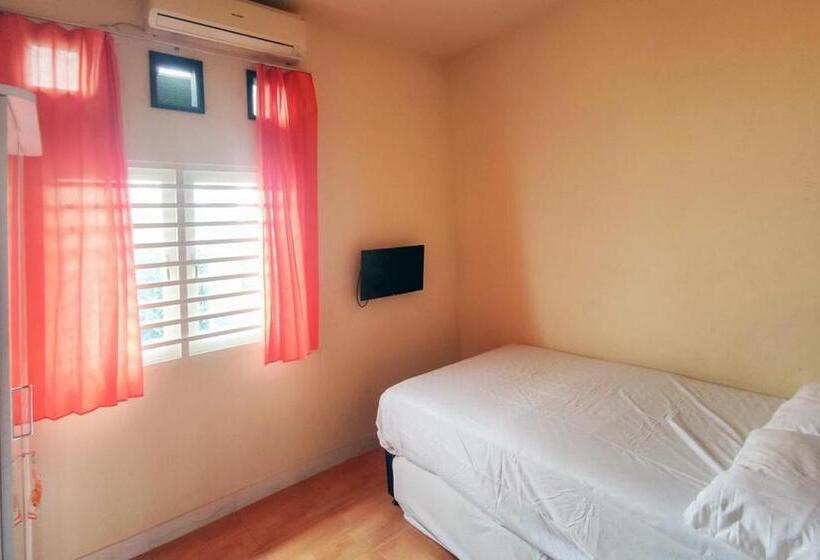 هتل Chandra Graha Guesthouse Palu