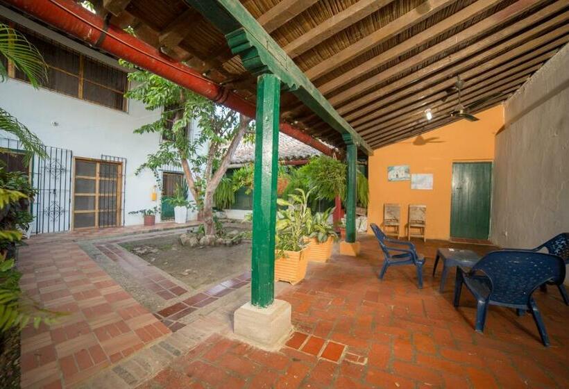 ペンション Casa Serrano   Callejón De Don Blas
