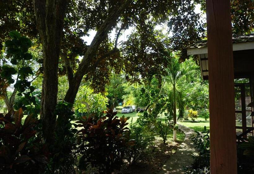 הוסטל Mana Kai Camping & Cabins