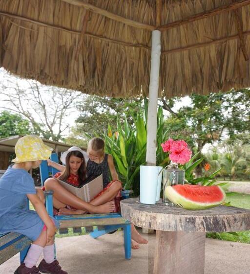 הוסטל Mana Kai Camping & Cabins