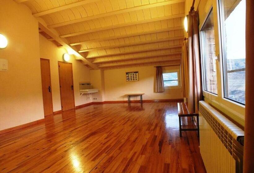 הוסטל Rectoria De Claverol