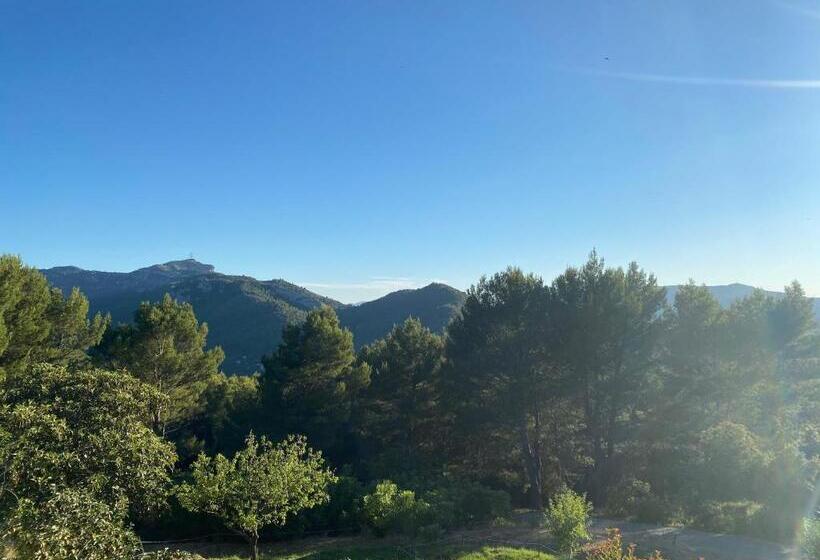 مبيت وإفطار La Maison Perchée