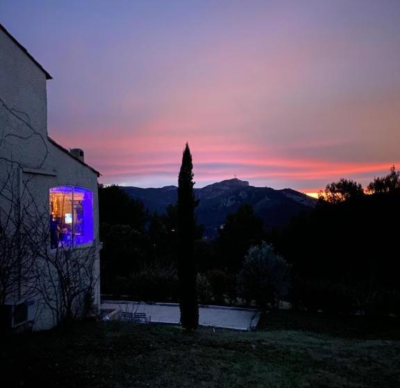 مبيت وإفطار La Maison Perchée