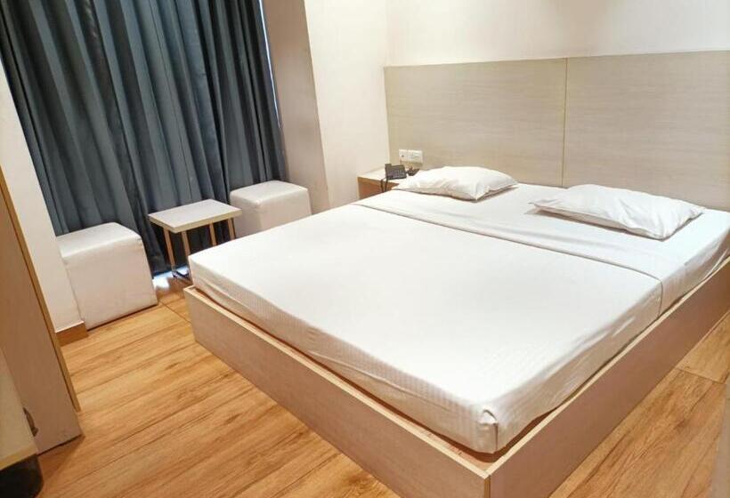 هتل The Paradise International