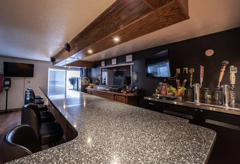 Отель Clover Creek Inn