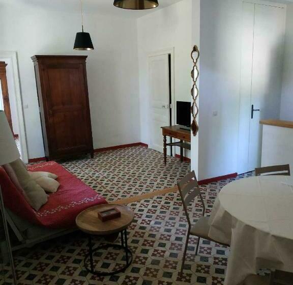 Пансион Petit Gîte Familial Au Domaine De Valmont