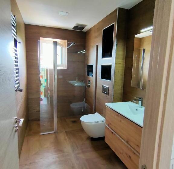 Maravillosa Casa Con Piscina Grande Y Bosque