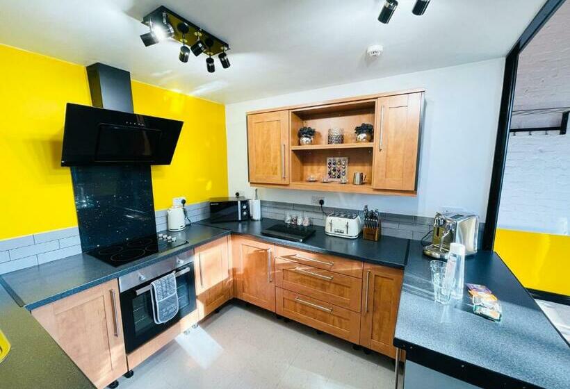هتل Phoenix Apartments