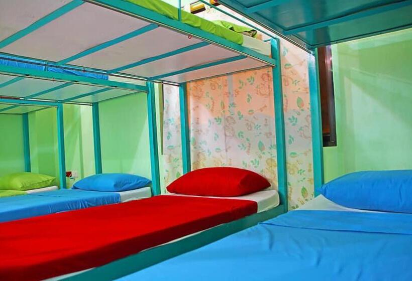 فندق صغير Antwet Backpacker S Inn & Rooftop Bar