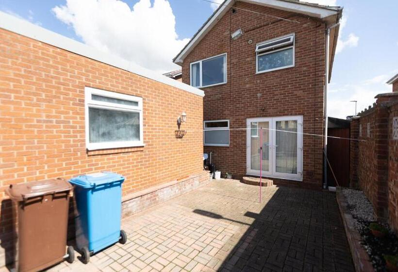 Hullidays East Modern Detached 3 Bed House
