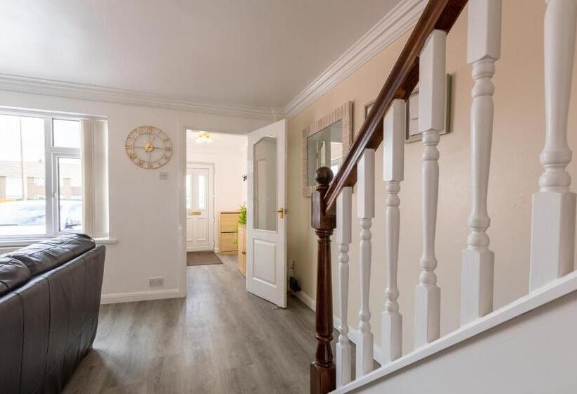 Hullidays East Modern Detached 3 Bed House