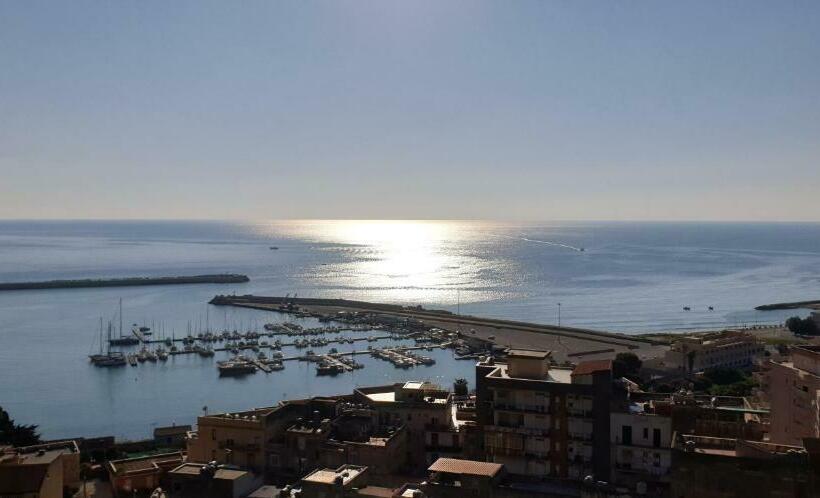 پانسیون Domus Aurea