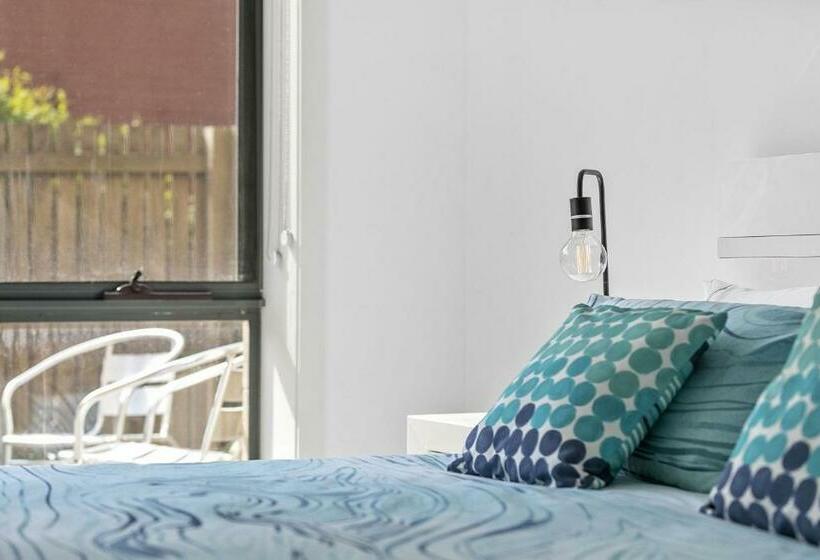 Apartment 6 Pacific Apartments