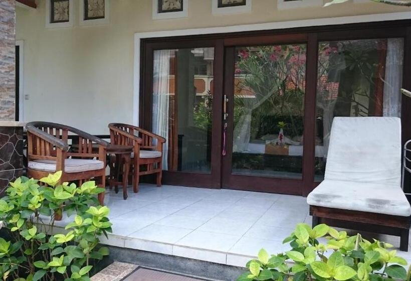 پانسیون Barracuda Beach Hostel