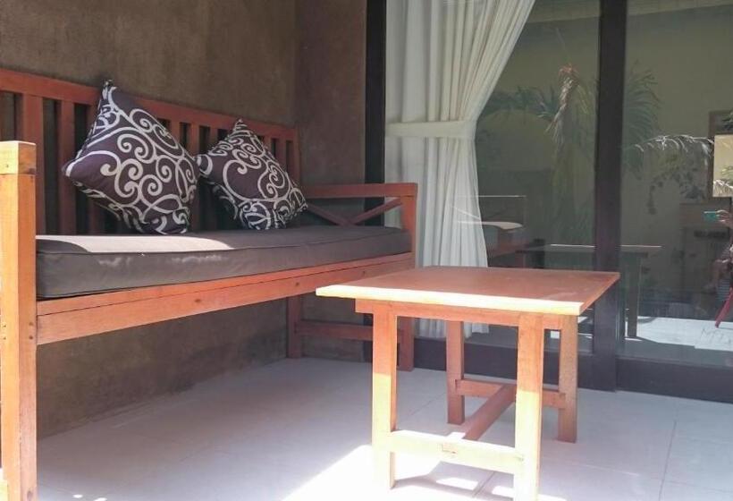 پانسیون Barracuda Beach Hostel
