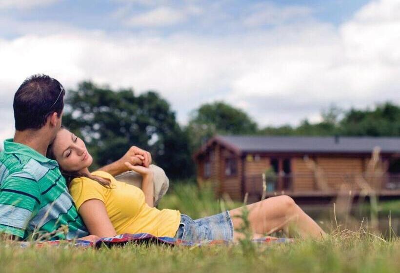 리조트 Weybread Lakes