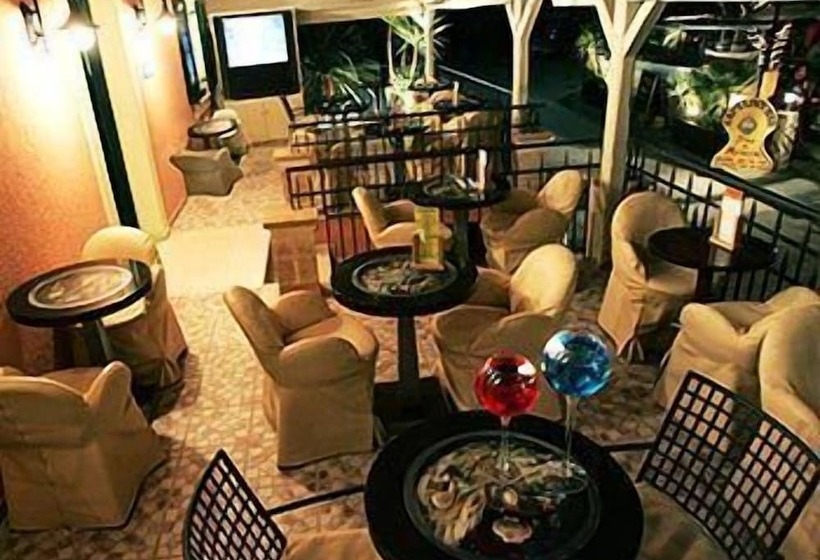 هتل Captain S House