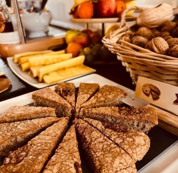 Отель Hôtel Les Vieilles Tours Rocamadour