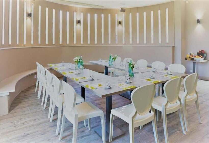 Отель Logis L'auberge De Larressingle