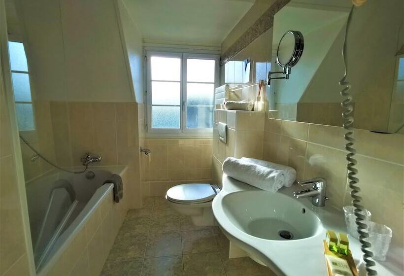 Logis Hotel Le Relais De La Poste Restaurant Le Fil Du Temps