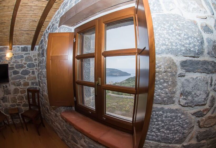 בית מלון כפרי Xemoni