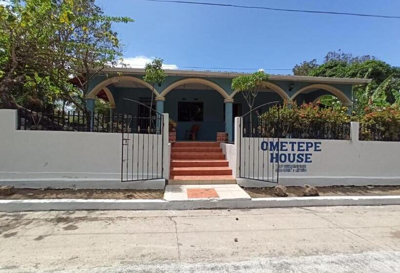 تختخواب و صبحانه Ometepe House