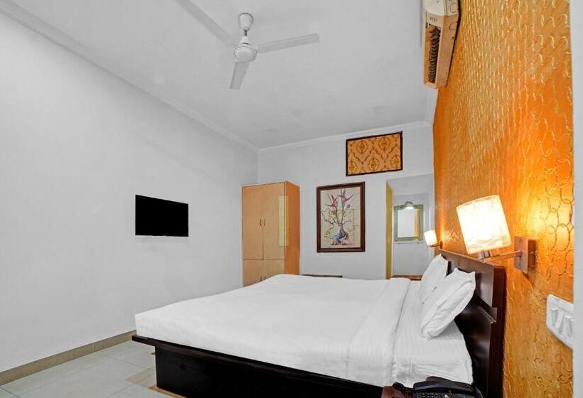 Capital O Convivial Hotel Amit Regency