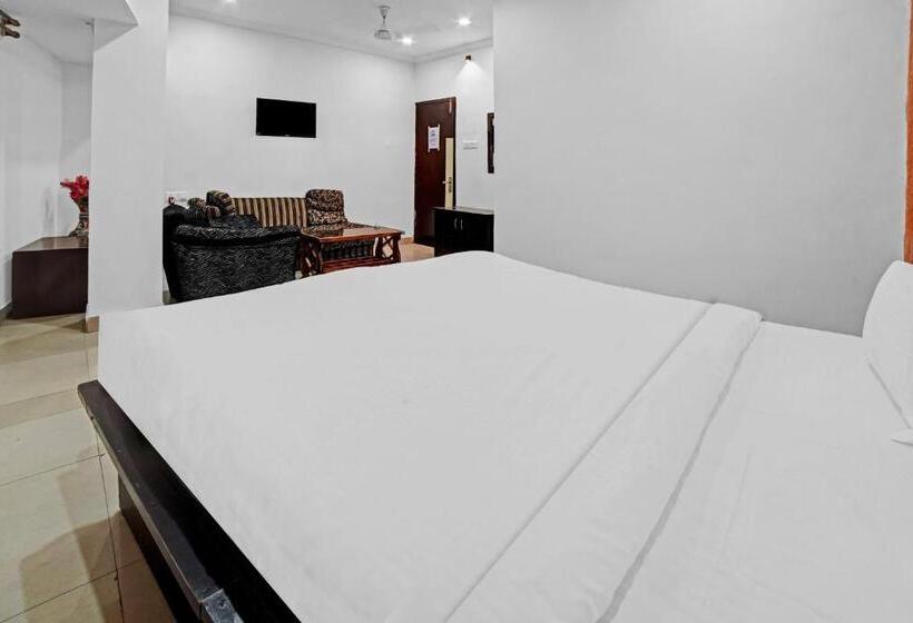 Capital O Convivial Hotel Amit Regency