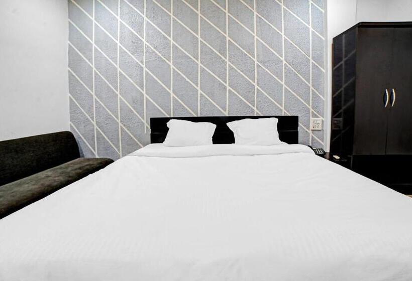 Capital O Convivial Hotel Amit Regency