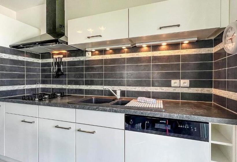 Homey Genius   à 100 M De La Douane/terrasse Privée