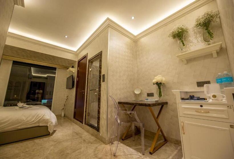 هتل A Residence @ Between Hilton & Cititel
