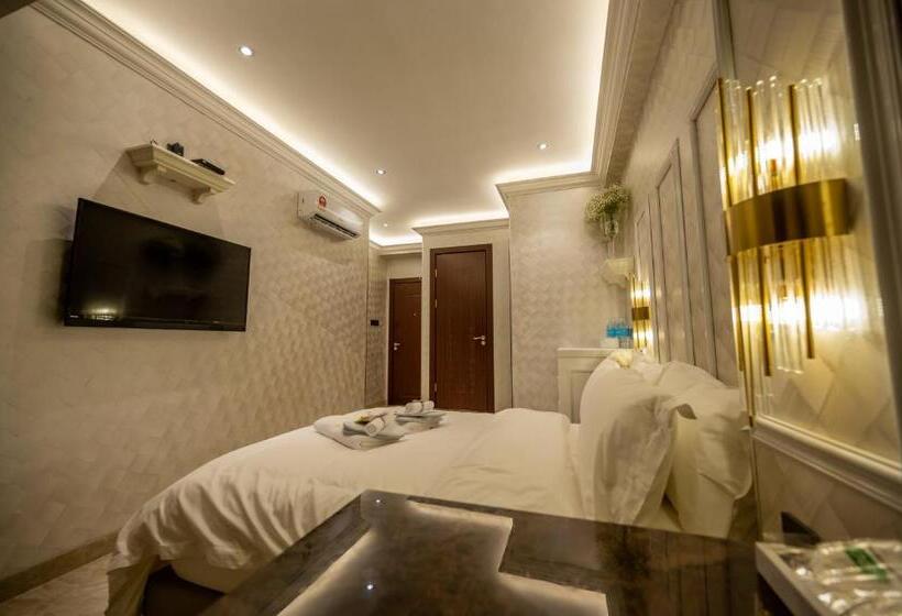 هتل A Residence @ Between Hilton & Cititel