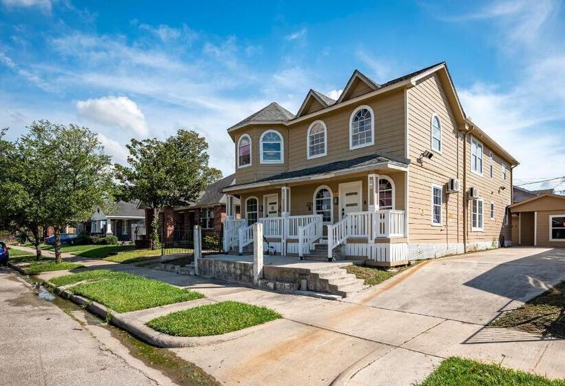5br Home Sleeps 16 Downtown/pet Friendly/ev Charger