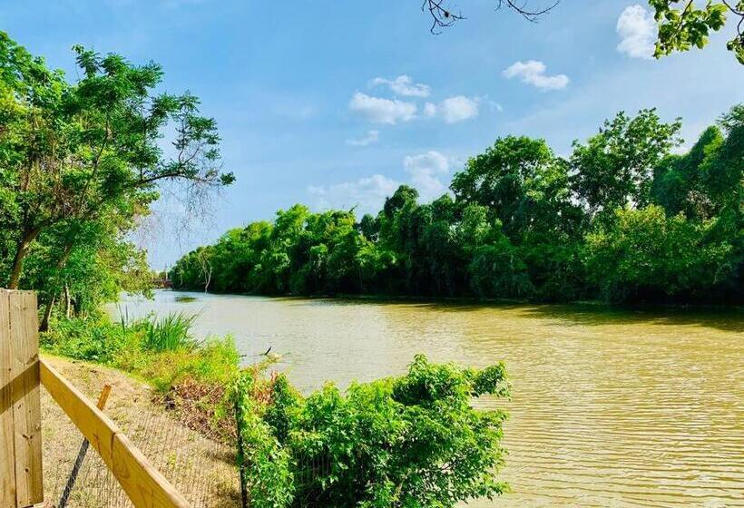 Mayfield @ Oyster Creek   Tranquil Creek & Nature!