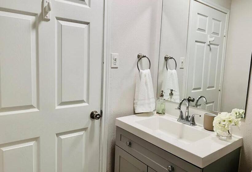 Mayfield @ Oyster Creek   Tranquil Creek & Nature!