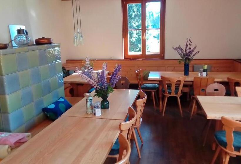 Bed and Breakfast Sporthostel Rössle