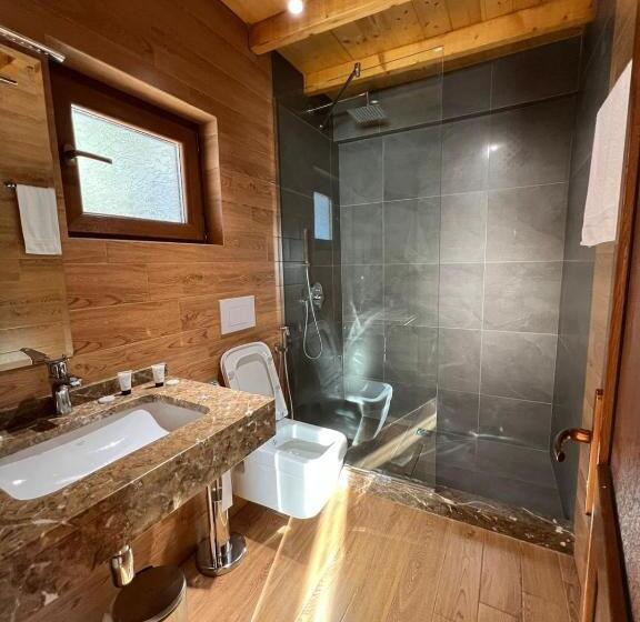 هتل Wooden House