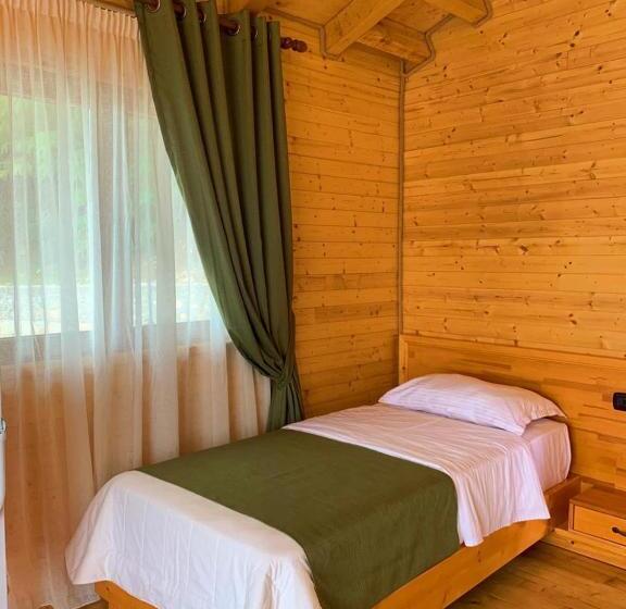هتل Wooden House