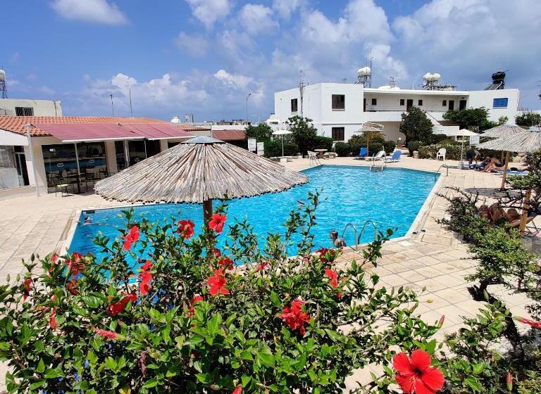 Lovely 1 Bedroom Unit @ Fabulous Location