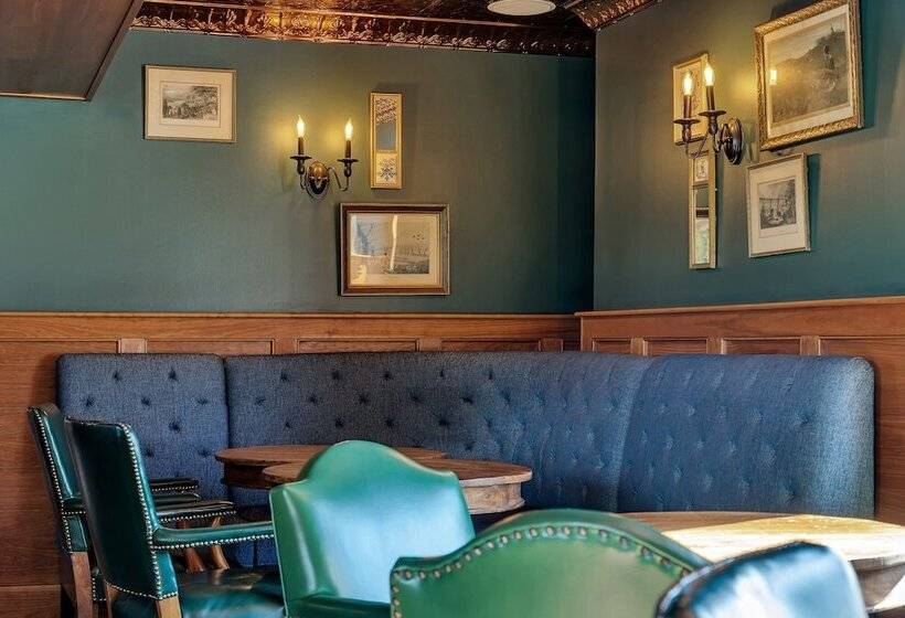 تختخواب و صبحانه The Inn Of Lake George