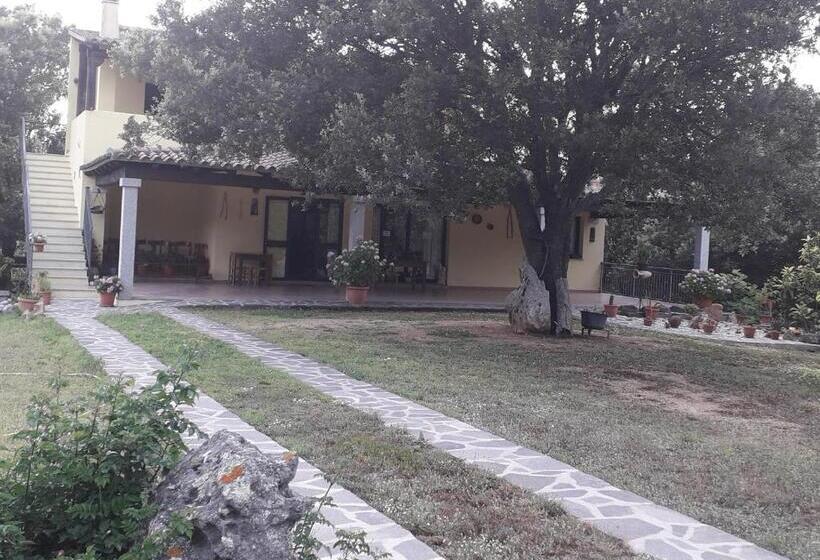 هتل Agriturismo La Tuva
