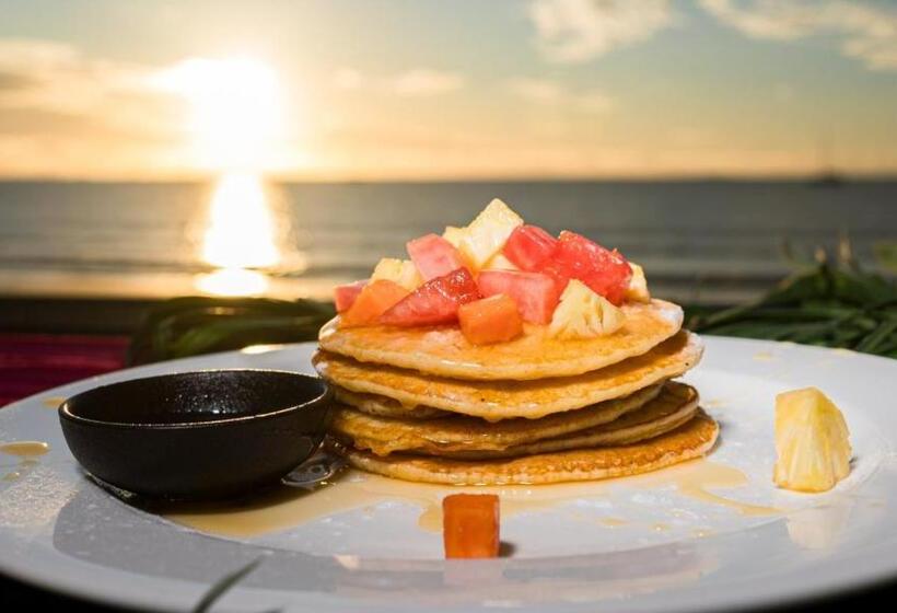 هتل Sailors Beach Fiji