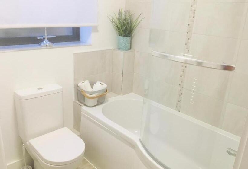 Huntingdon Apartment