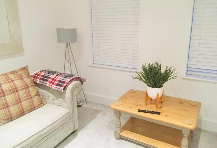 Huntingdon Apartment