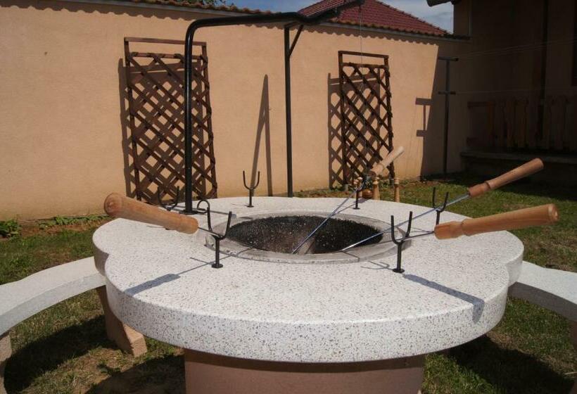 ペンション Alpok Tava Vendégház