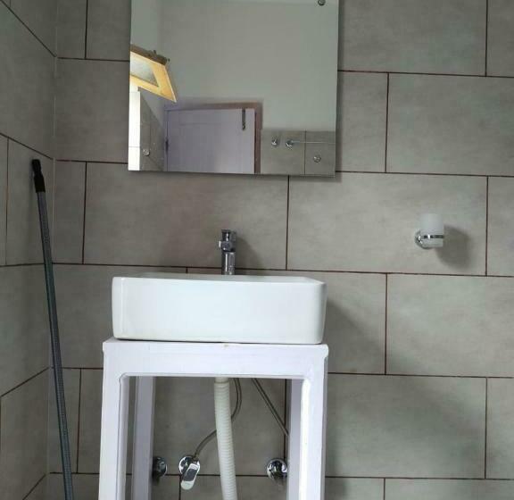 بنسيون La Tsas Guest House
