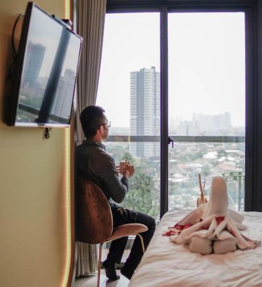 Emka Lodge Studio Room The Vertu Apartemen Ciputra World Surabaya